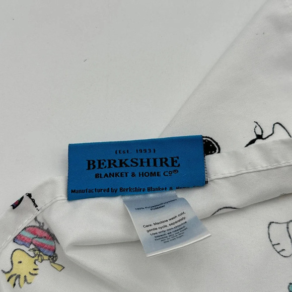Peanuts Snoopy & Charlie Brown Twin Sheet 1  Flat Sheet  Berkshire - Picture 5 of 7